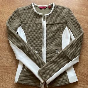 G.i.l.I Jacket size 0 fits like a small. GREAT QUALITY! Worn once.